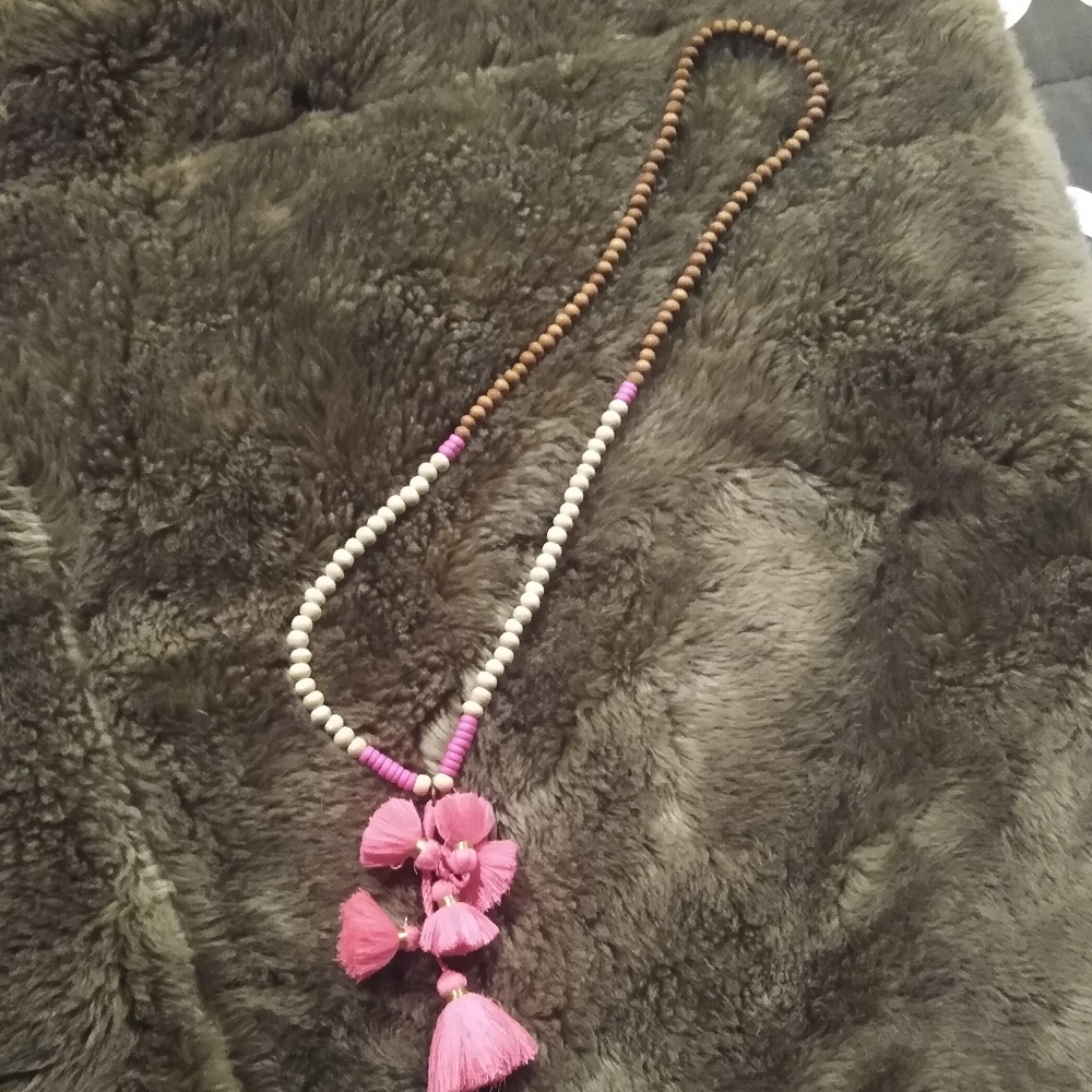 Women's necklace